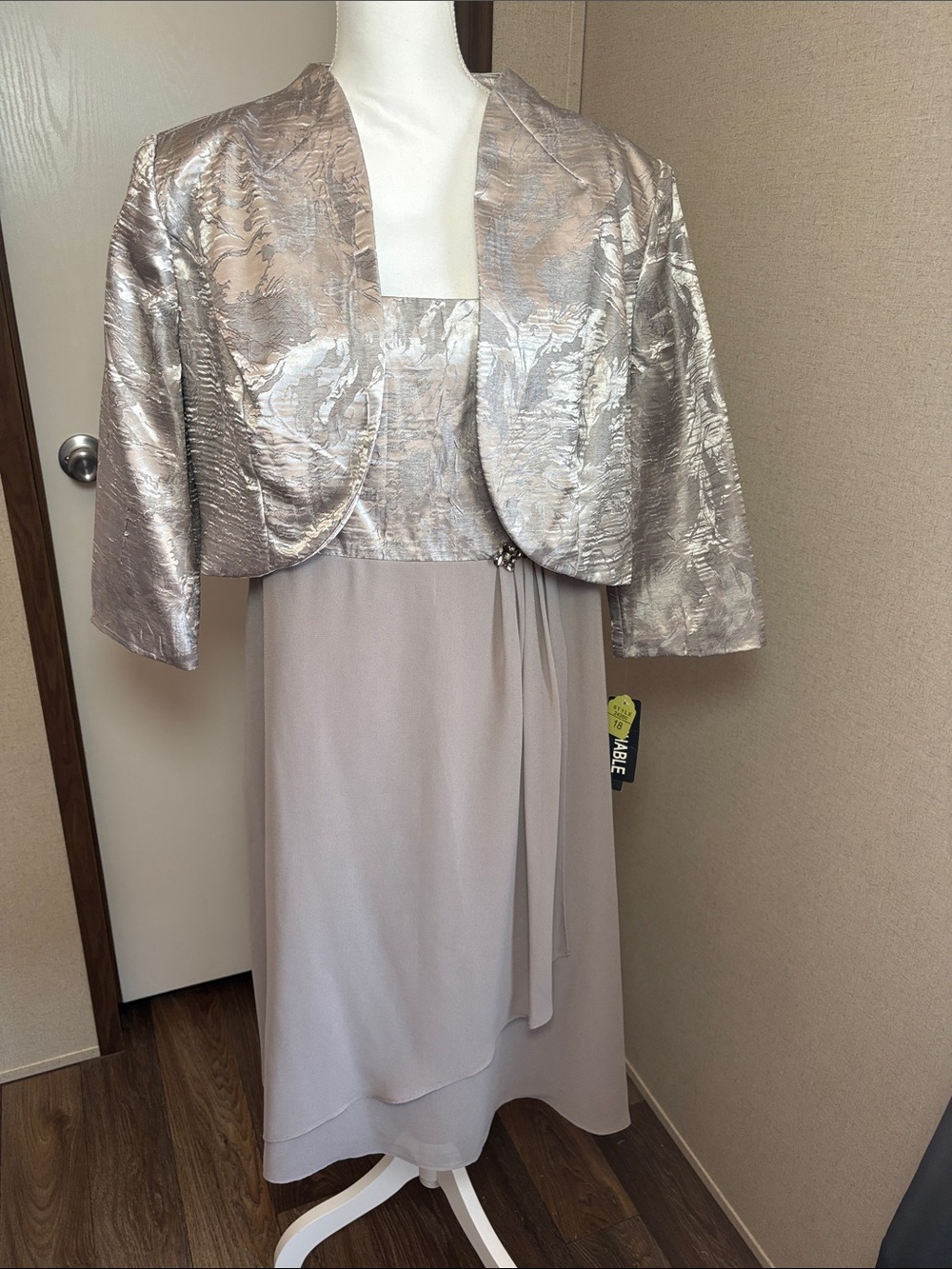 Le Bos Silver Gray Metallic Formal Dress & Bolero Jacket Set Sz 18 NWT Gala